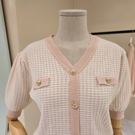 금단추 브이넥 니트