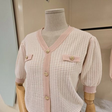 금단추 브이넥 니트