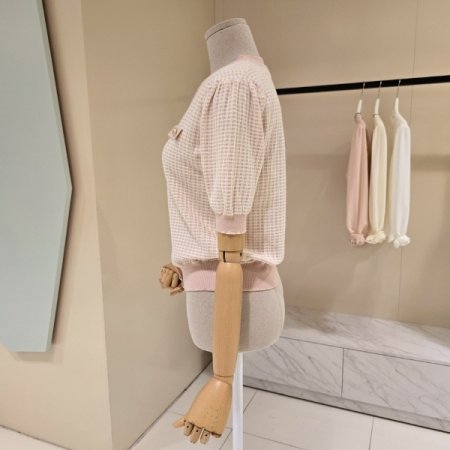 금단추 브이넥 니트