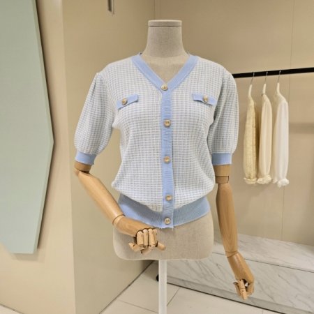 브이넥 단추 포인트 니트