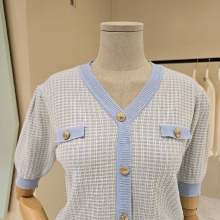 브이넥 단추 포인트 니트