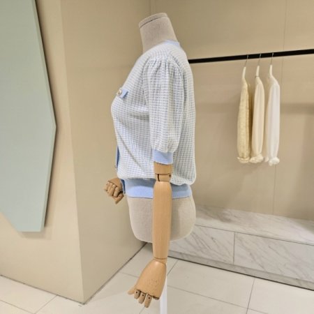 브이넥 단추 포인트 니트