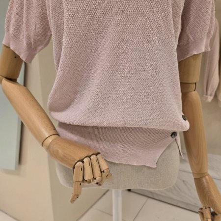 라운드 단추 트임 니트