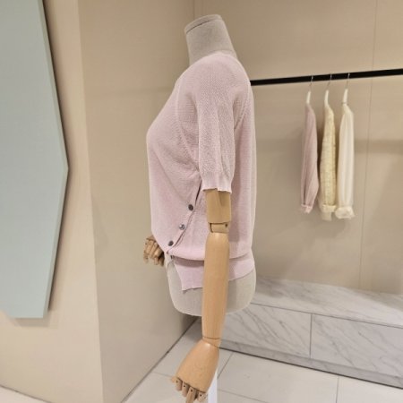 라운드 단추 트임 니트