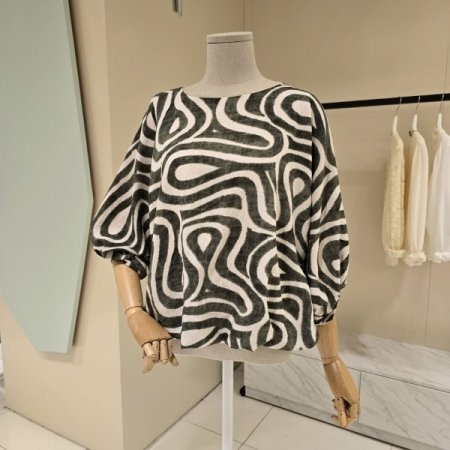 밑단 셔링 퍼프소매 라운드 블라우스