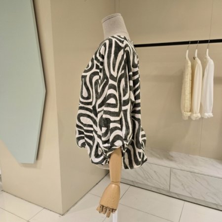 밑단 셔링 퍼프소매 라운드 블라우스