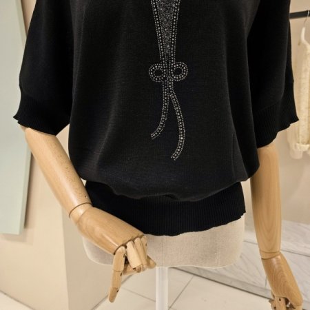 라운드 비즈장식 니트티셔츠