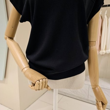 캡소매 하트큐빅 라운드 니트