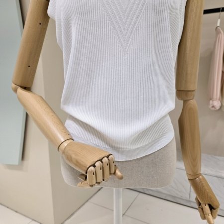 쓰리V 라운드 민소매 니트