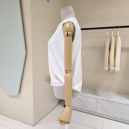 쓰리V 라운드 민소매 니트