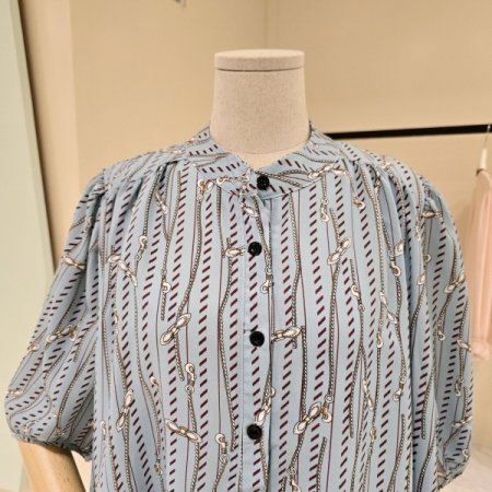 체인패턴 벌룬소매 블라우스