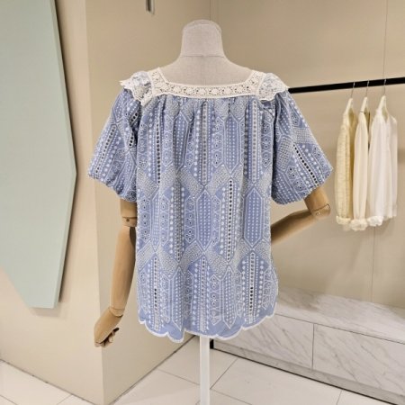 스퀘어넥 레이스 자수 블라우스