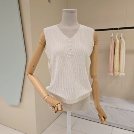 버튼 포인트 브이넥 민소매니트