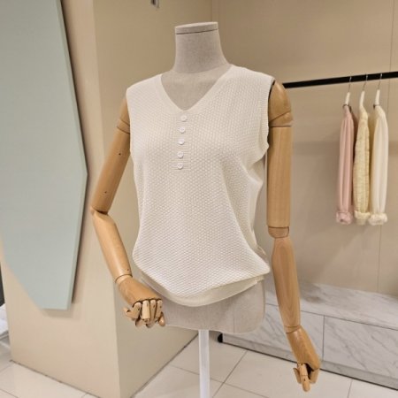 버튼 포인트 브이넥 민소매니트