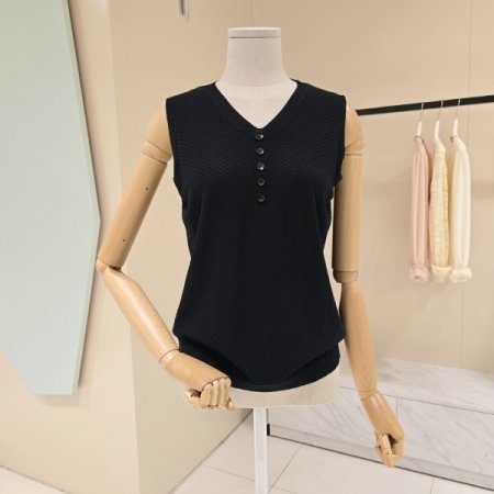 브이넥 단추 민소매 니트