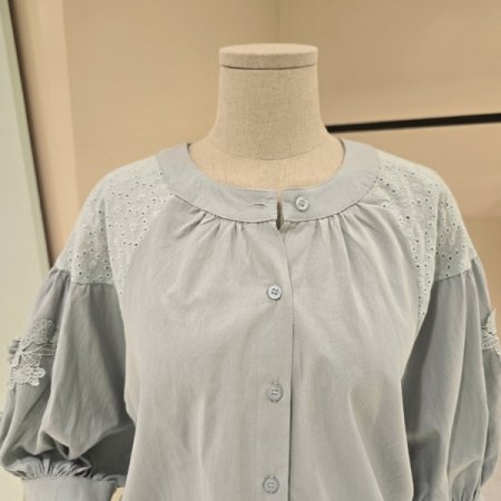 자수 벌룬소매 펀칭 블라우스