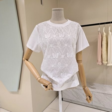 나비 자수 라운드 티셔츠