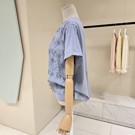 라운드 나비 디테일 자수 티셔츠