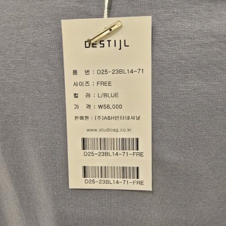 라운드 나비 디테일 자수 티셔츠