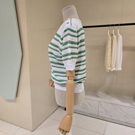 어깨단추 스트라이프 니트