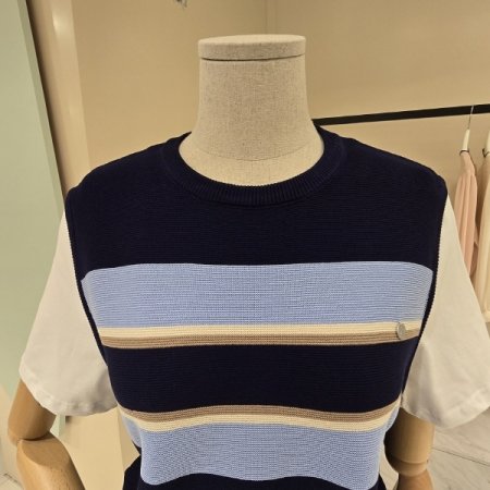 티소매 배색 라운드 니트