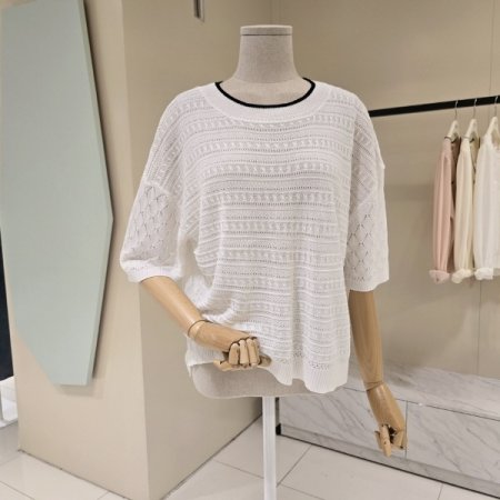 박시핏 펀칭 라운드 니트