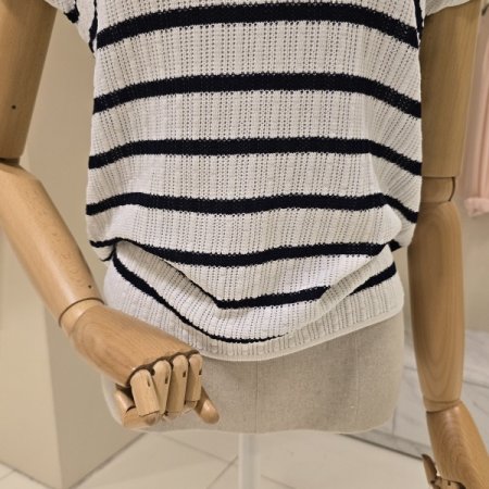 베네핏 스트라이프 카라니트