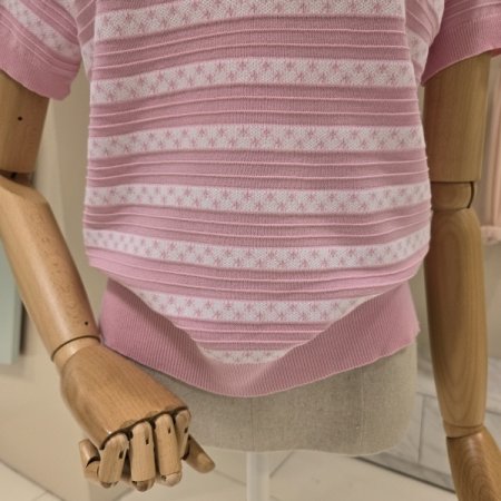 스트라이프 라운드 패턴 니트