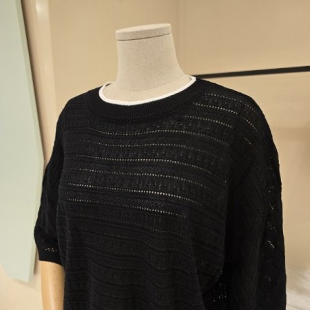 라운드 루즈핏 펀칭니트