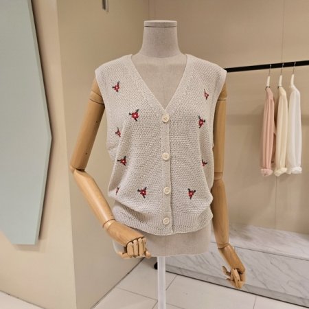 플라워 자수 부클 브이넥 니트조끼