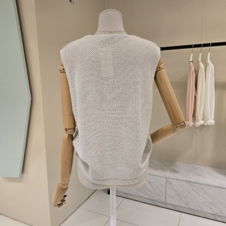 플라워 자수 부클 브이넥 니트조끼