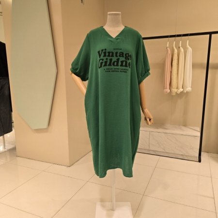 박시핏 영문 레터링 브이넥 롱원피스