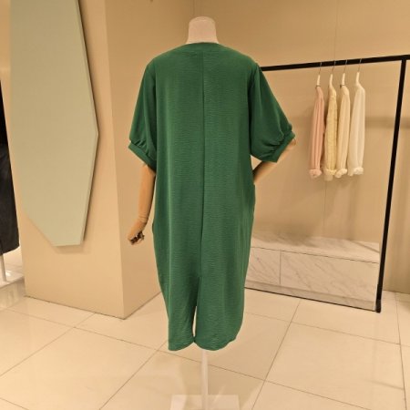 박시핏 영문 레터링 브이넥 롱원피스