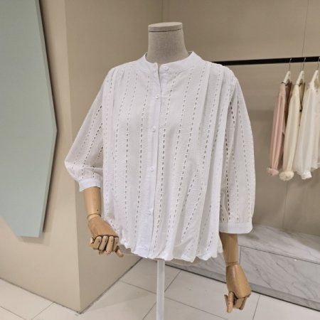 라운드 셔링 펀칭 블라우스