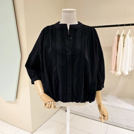 펀칭 포인트 셔링 라운드 블라우스