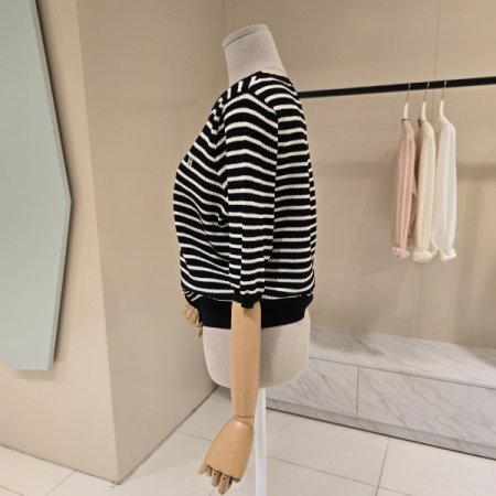 스트라이프 큐빅 포인트 니트