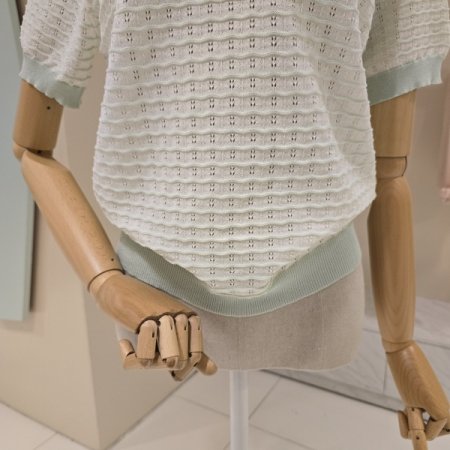 펀칭 베베 카라 니트