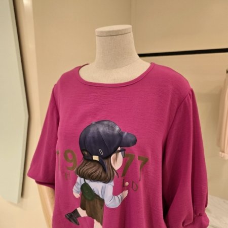 언발 뒷모습 라운드 티셔츠