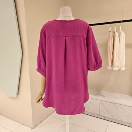 언발 뒷모습 라운드 티셔츠