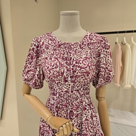 셔링 포인트 핑 프린트 원피스