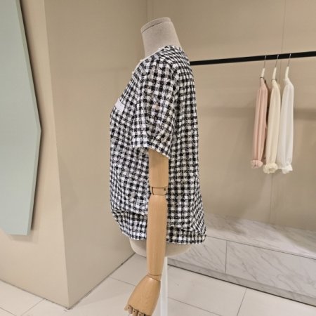라운드넥 진주 체크 블라우스