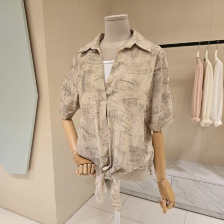 영문 프린트 티배색 카라블라우스