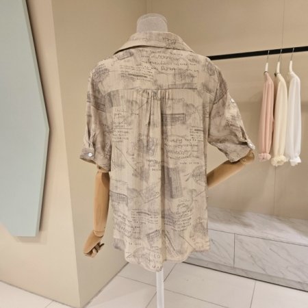 영문 프린트 티배색 카라블라우스