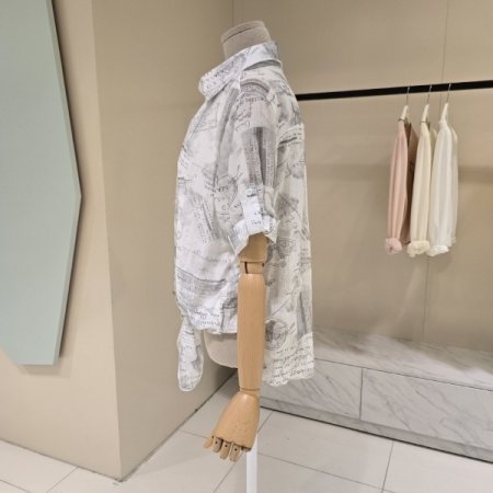 이너배색 영문 프린트 카라블라우스