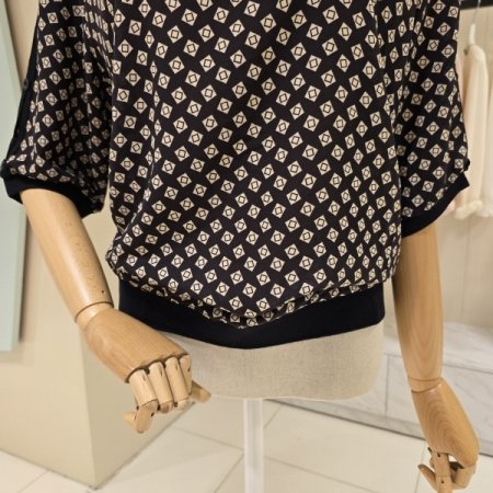 라인배색 스퀘어 라운드 블라우스