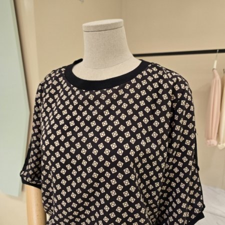 라인배색 스퀘어 라운드 블라우스