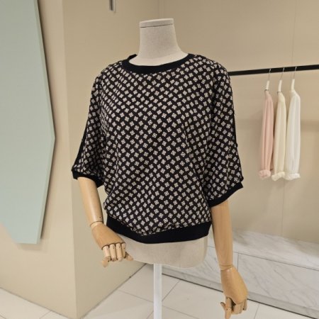 라인배색 스퀘어 라운드 블라우스