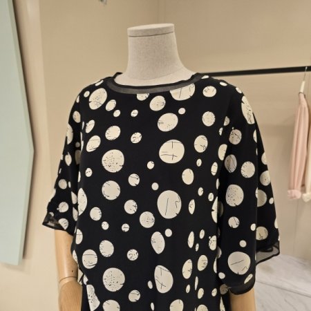 믹스동굴 언발 박시핏 블라우스