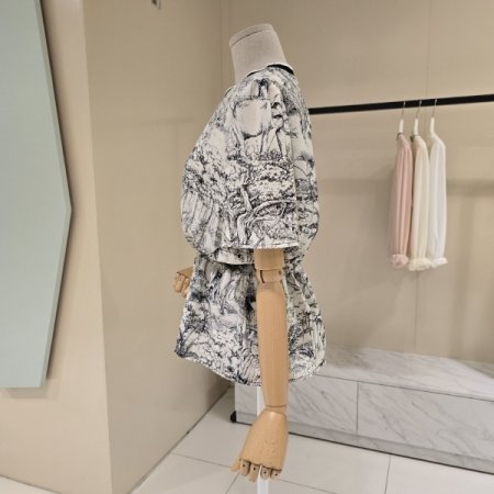 스트링 프린트 라운드 블라우스