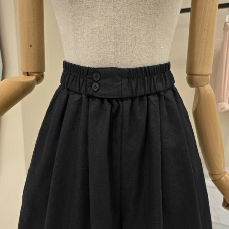 핀턱 디테일 밴딩 반바지